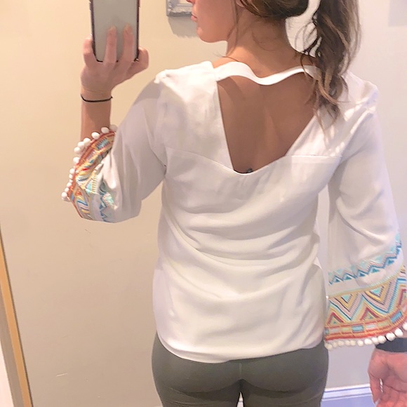 DREW V-Neck Embroidered Bell Sleeve Top NWOT Small - Picture 4 of 12